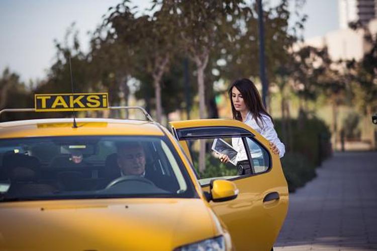 Taksi plakası borsası Yarım saatte 375 bin lira fark oluşuyor, SMS ile satmaya çalışıyorlar