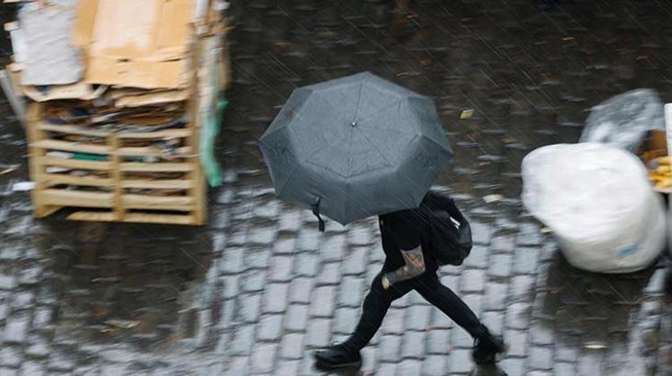 Havalar ısındı derken kış geri geliyor Meteoroloji İstanbul için alarm verdi, yağmur ve dolu fena vuracak