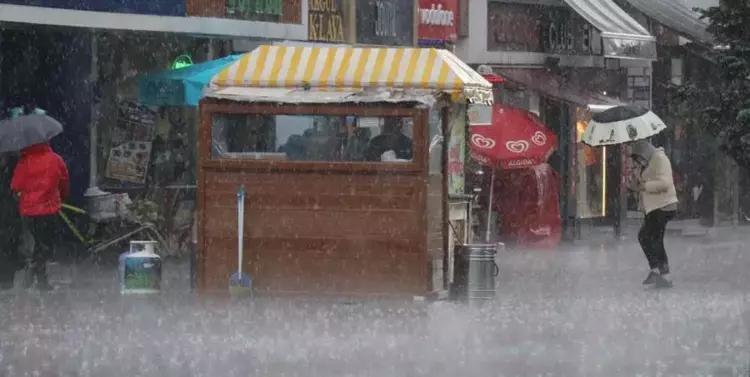 Meteoroloji son dakika duyurdu AKOM devreye girdi, İstanbul dahil onlarca kentte alarm verildi, hazır olun bu kez fena vuracak