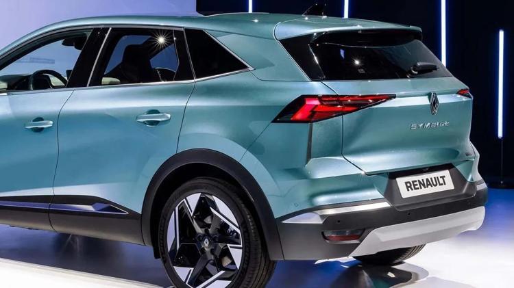 Renault SUV dünyasında Symbioz ile atak yaptı; Fiyatını gören SUV model demez
