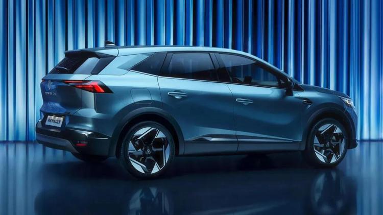 Renault SUV dünyasında Symbioz ile atak yaptı; Fiyatını gören SUV model demez