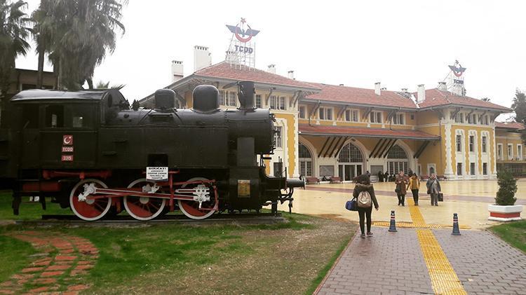 Adana tren garı 138 yıldır tarihe tanıklık ediyor