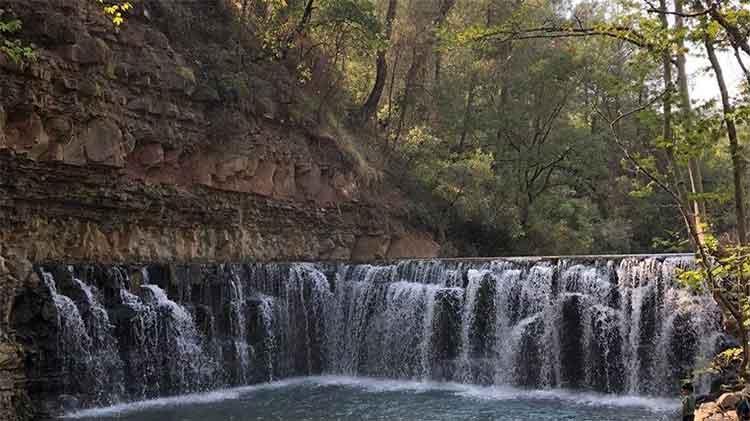 Adana sıcaklarından kaçan vatandaşlar Yedigözeye akın ediyor