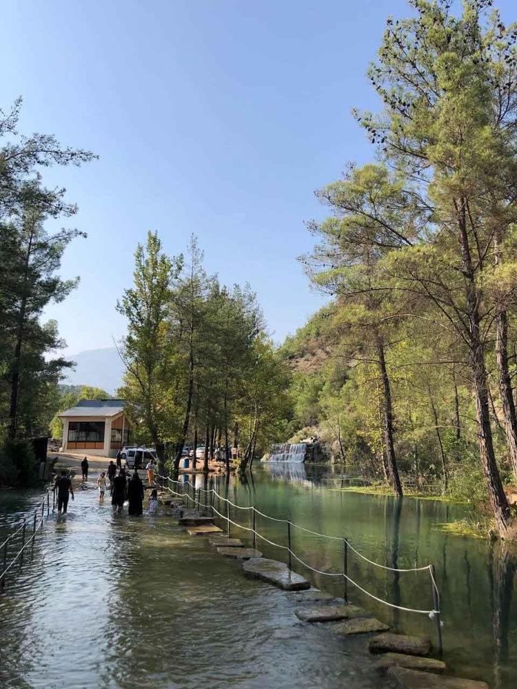 Adana sıcaklarından kaçan vatandaşlar Yedigözeye akın ediyor
