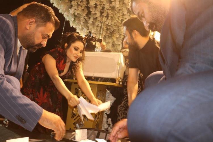 Aşiret düğününde geline 6 kilo altın takıldı, paralar valizle taşındı