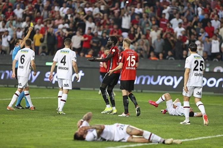 Süper Lig küme düşen takımlar: Kaç takım küme düşüyor 3ü gitti 1i kaldı