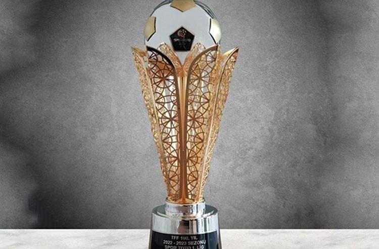 Şampiyonluk kupasıyla Süper Kupa aynı anda mı verilecek Galatasaray Süper Lig şampiyonluk kupasını Süper Kupayla mı alacak