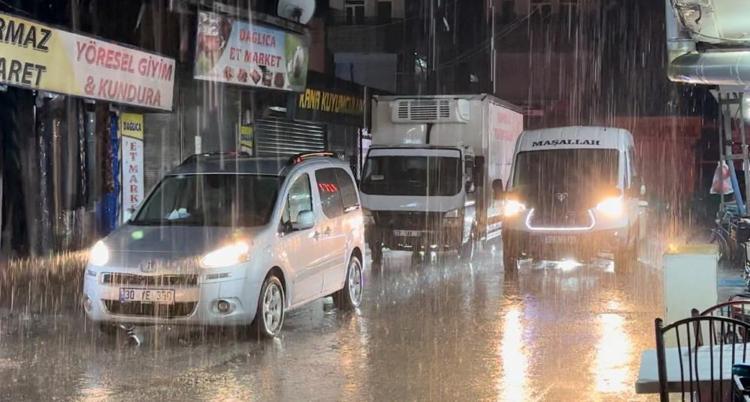 Meteoroloji son dakika duyurdu Kavurucu sıcaklar öncesi yağışlar bir anda bastıracak