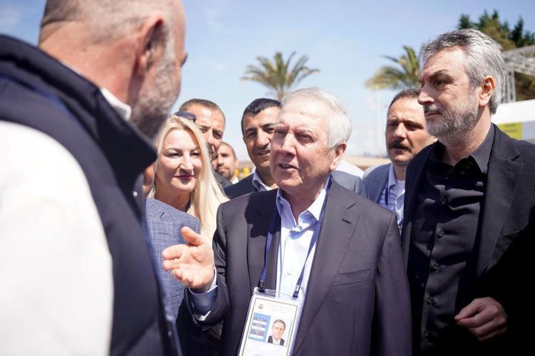 Aziz Yıldırımın derbi sonrası aklında tek bir şey var: Şampiyon olursak kaybederiz