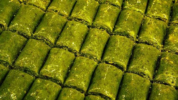 Gaziantepin yeşil altını: Fıstık sarma hem göze hem de damağa hitap ediyor