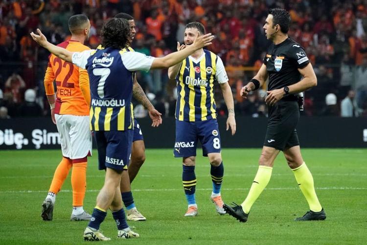 Konyaspor maçı öncesi Galatasarayda kriz Köhn, Kerem Demirbay pişman etti, şampiyonluk gidebilir
