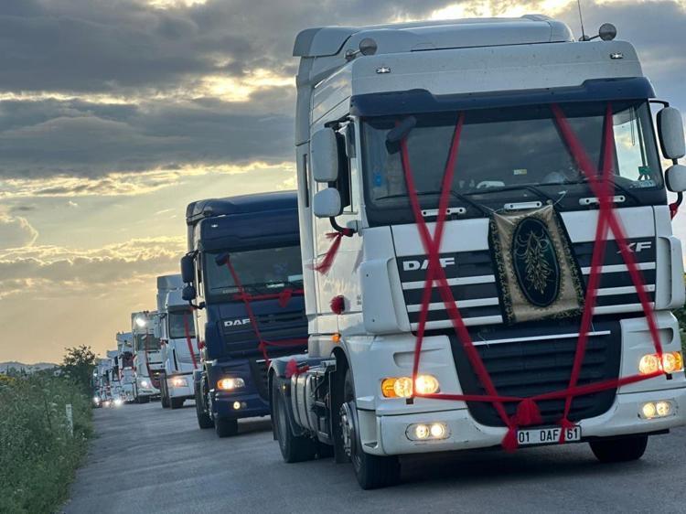 Adanada damada verilen düğün hediyesi görenleri hayrete düşürdü