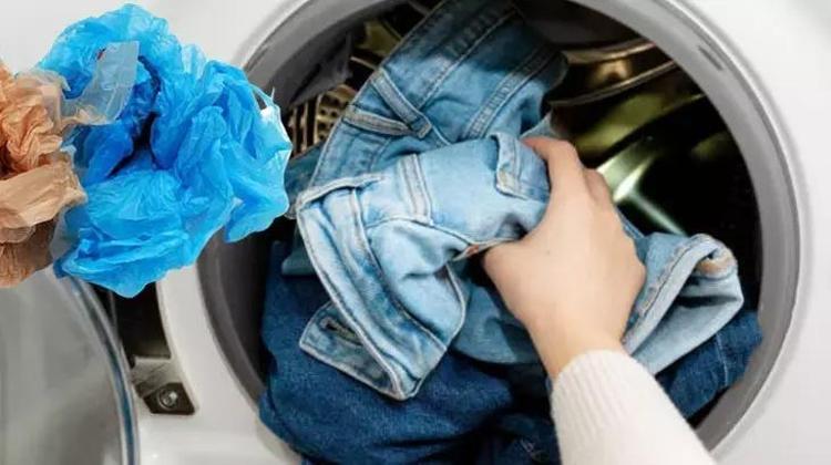 Çamaşır makinesine 1 tane poşet atın; 70li yıllardan kalma tüyo Giysiler sadece temizlenmiyor, tüy problemi de ortadan kalkıyor