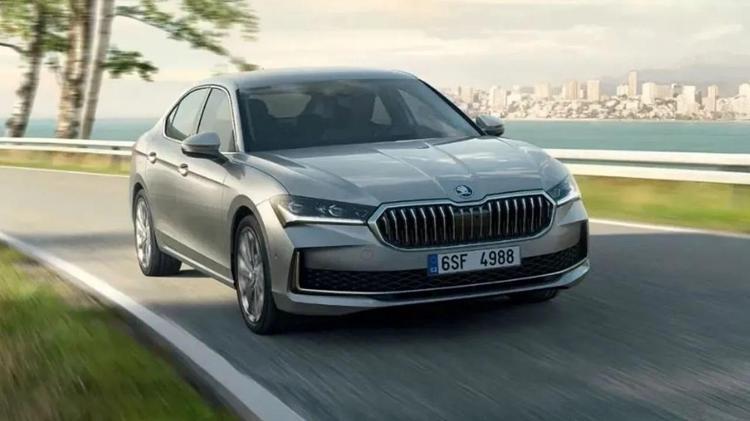 Yeni nesil Skoda Superb satışa çıktı; fiyatına kimse inanamadı