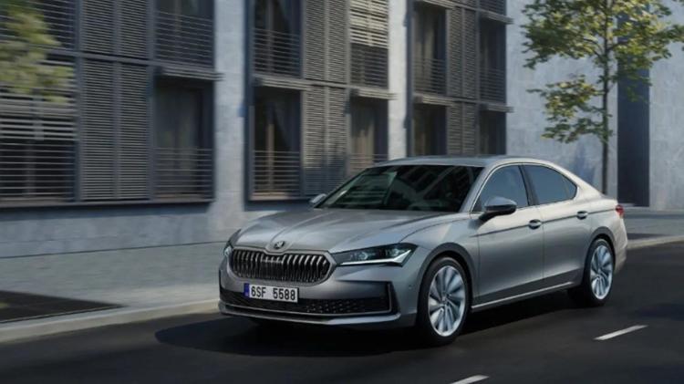 Yeni nesil Skoda Superb satışa çıktı; fiyatına kimse inanamadı