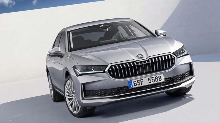 Yeni nesil Skoda Superb satışa çıktı; fiyatına kimse inanamadı
