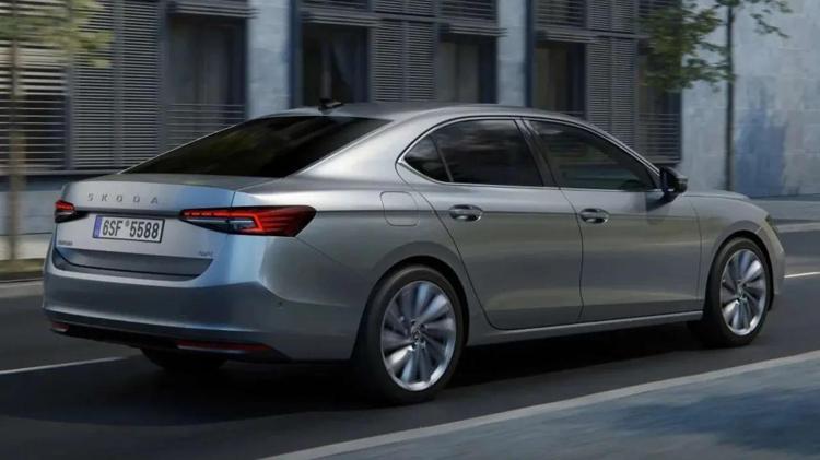 Yeni nesil Skoda Superb satışa çıktı; fiyatına kimse inanamadı
