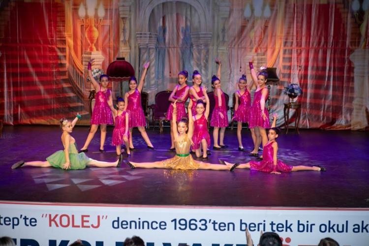 GKV’lilerin ingilizce müzikali büyüledi Yüksek performans sergilediler