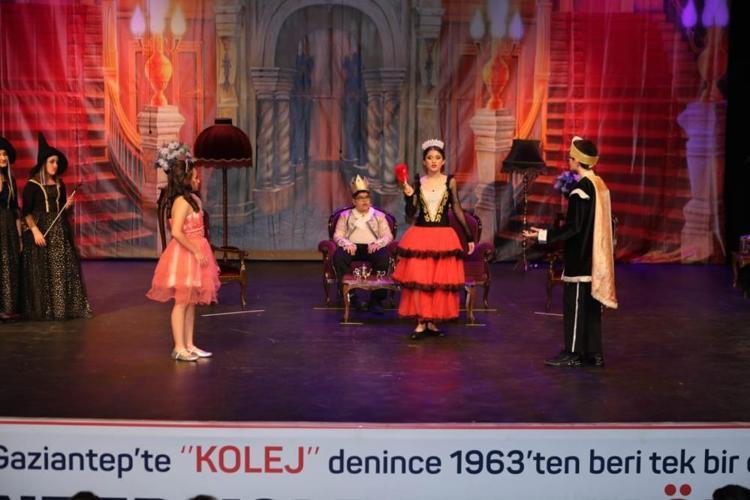GKV’lilerin ingilizce müzikali büyüledi Yüksek performans sergilediler
