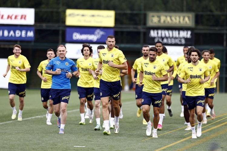 Benzema, Lukaku, Dybala derken Barcelonanın golcüsü geliyor Ali Koç vitesi artırdı