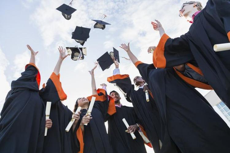 Mezun öğrenciler için karne görüşü ve mezuniyet sözleri | İlkokul, ortaokul, liseden mezun olan arkadaşa, kardeşe, sevgiliye sözler ve mezun olacak öğrenciler için karne görüşü