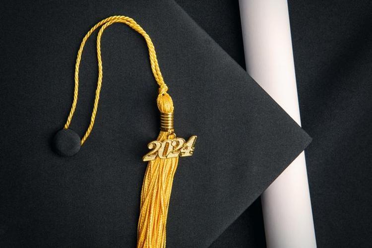 Mezun öğrenciler için karne görüşü ve mezuniyet sözleri | İlkokul, ortaokul, liseden mezun olan arkadaşa, kardeşe, sevgiliye sözler ve mezun olacak öğrenciler için karne görüşü