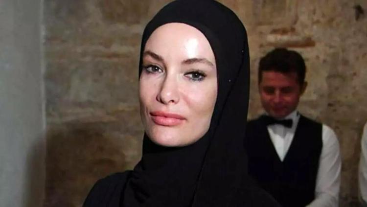 Gamze Özçelik çocuğu var mı Ailenin Yeni Üyesi Reshad Strikin kaç çocuğu var İkilinin önceki evlilikleri ne zaman bitti