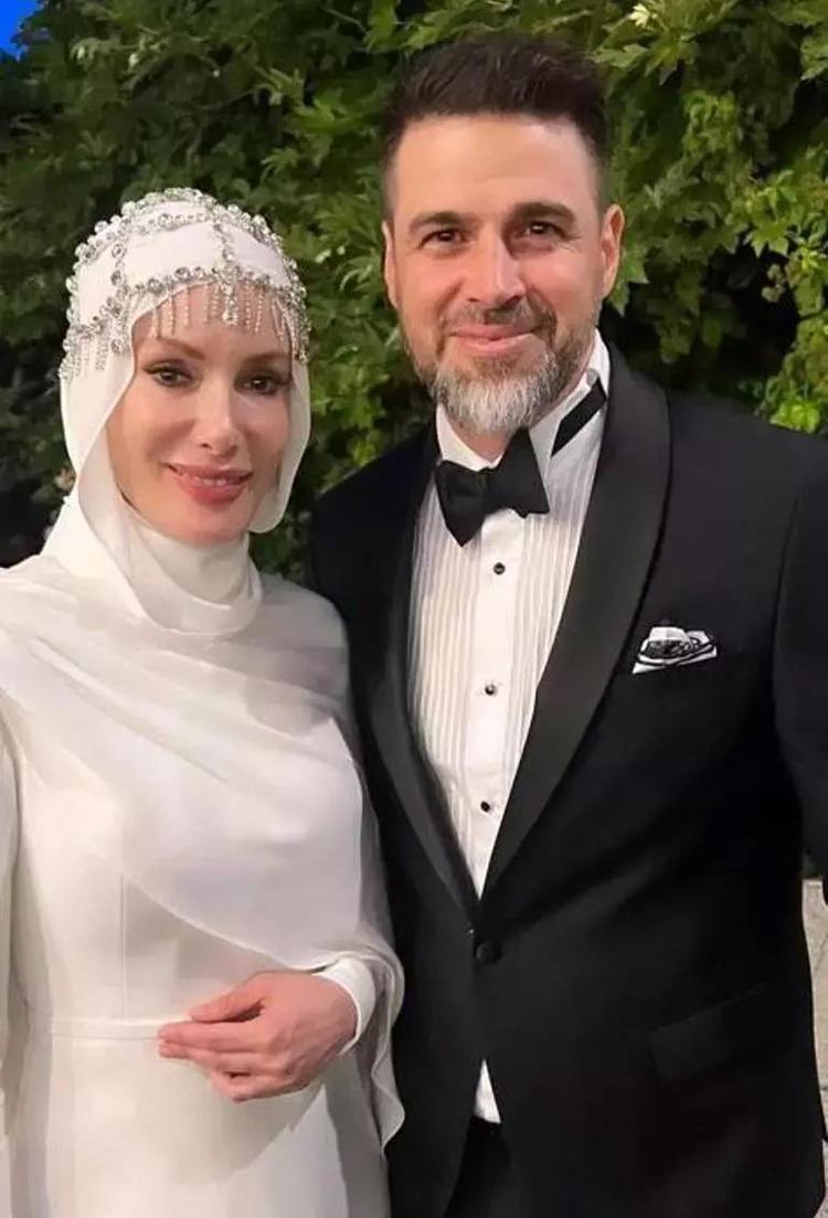 Gamze Özçelik ile nikah masasına oturan Reshad Strikten duygusal paylaşım