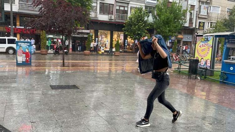 Kurban Bayramında hava nasıl olacak Sağanak yağış geliyor, sıcaklıklar 8 derece düşüyor, tarih verildi