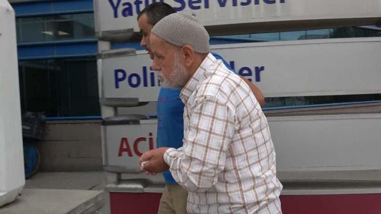 Kızgın boğa mezarlığa daldı: İki kişiyi yaraladı, kabir ziyaretine gelenler çıkartıldı