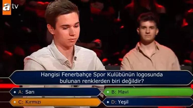 Fenerbahçenin renklerini yanlış bildi 100 bin liralık soruda elendi