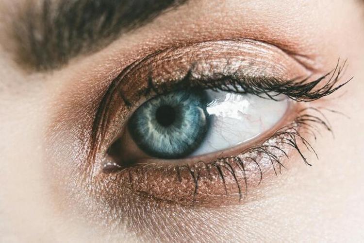 Kirpik uzatmanın 10 doğal yöntemi Güçlendirir, kolay uzatır