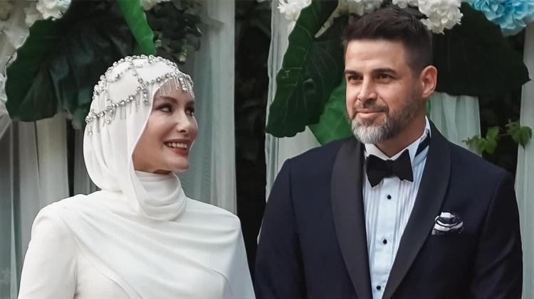 Gamze Özçelikin eşi Reshad Strikten romantik kutlama