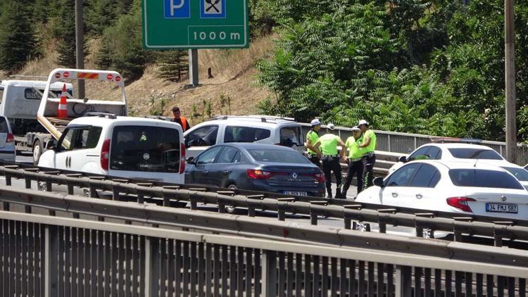 Tatilcilerin dönüş yolunda trafik yoğunluğu başladı Otogar ve yollar doldu taştı