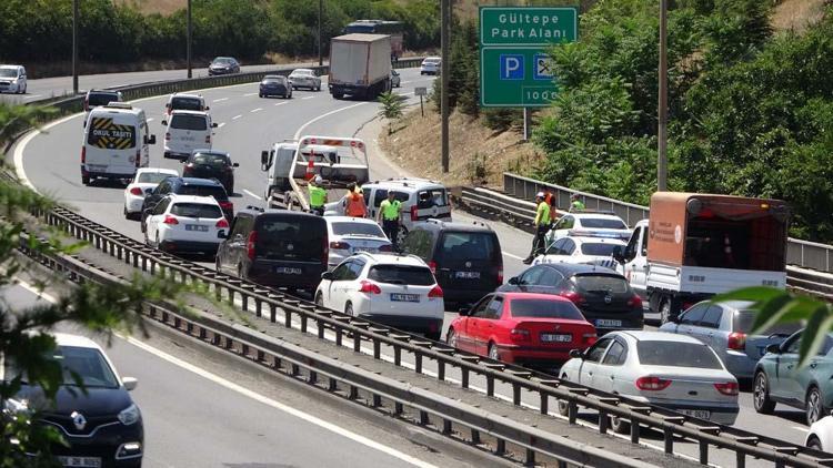 Tatilcilerin dönüş yolunda trafik yoğunluğu başladı Otogar ve yollar doldu taştı