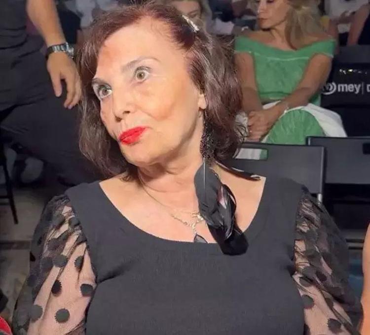ANNESİ KONSERİNE GELDİ