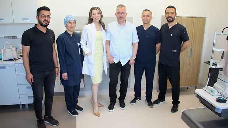 İki kişinin korneasını taşıyor Kornea nakliyle 52 yaşında net görmeye başladı