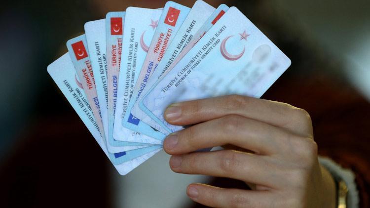 Ehliyet ve kimliklerle ilgili flaş detay Eskiler iptal ediliyor, yeniler eve kadar geliyor