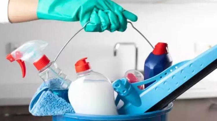 Klozet, lavabo tek ovalamada parlıyor; Bu yöntemi ilk ev kadınları buldu: Ne sararma ne kir kalıyor