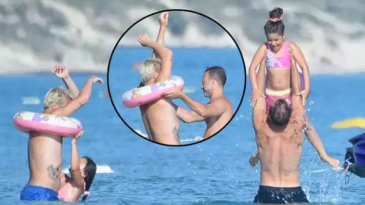 Rıza Kocaoğlu ve Caner Erkinin deniz keyfi Dakikalarca çocukları eğlendirdiler