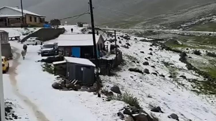 Lapa lapa kar yağdı Haziran bitti, kar yağışı bitmedi Meteoroloji 14 il için alarm verdi