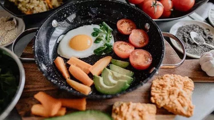 Meyve yemek için günün en doğru saatini Canan Karatay açıkladı