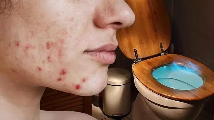 TikTokta bu kez klozet kapağı viral oldu Bu video milyonlarca kez izlendi