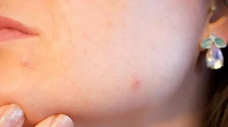 TikTokta bu kez klozet kapağı viral oldu Bu video milyonlarca kez izlendi