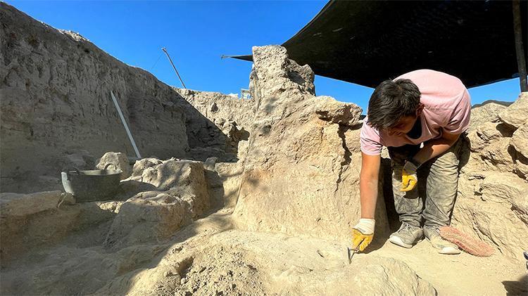 Tatarlı Höyükte Adananın 9 bin yıllık tarihi gün yüzüne çıkıyor İlk kadın kraliçenin izi aranıyor