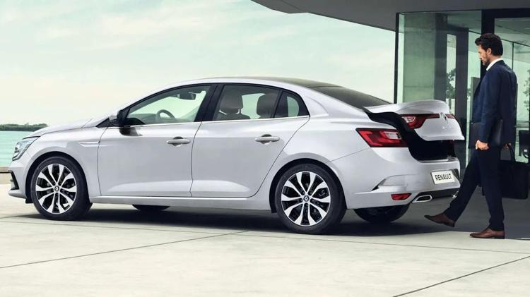 Renault Megane Sedan fiyatı bu kez en dipte; Yeni listeye en tutkunları bile inanamadı
