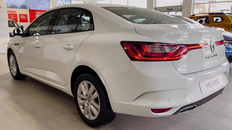 Renault Megane Sedan fiyatı bu kez en dipte; Yeni listeye en tutkunları bile inanamadı
