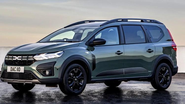 7 kişilik SUV modelin fiyatı dibe çekildi; Dacianın yaptığını kimse tahmin edemedi