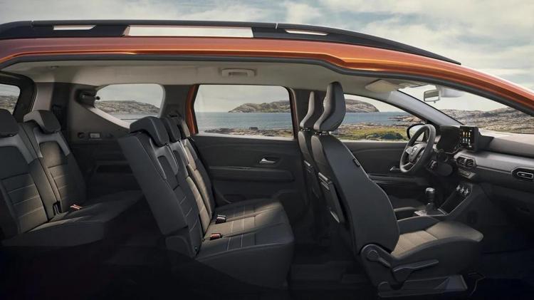 7 kişilik SUV modelin fiyatı dibe çekildi; Dacianın yaptığını kimse tahmin edemedi