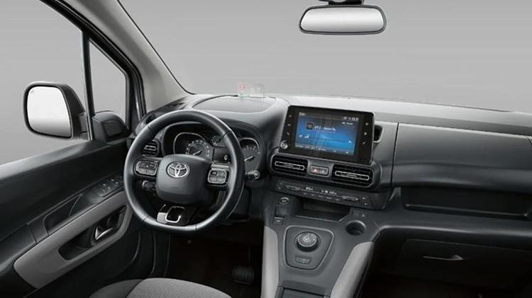 Toyota Proace City Türkiyede yollara çıktı; Bayilerde bu fiyatı kimse tahmin edemedi